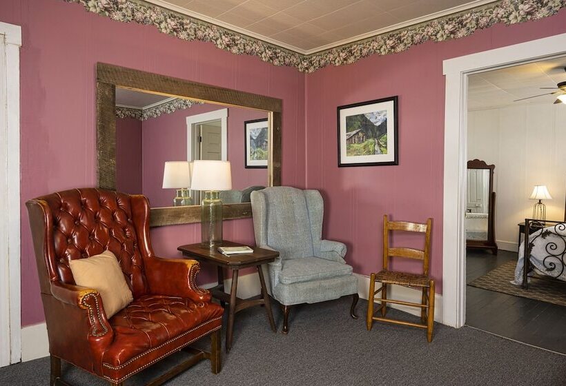 Country Road House And Berries Bed & Breakfast   Farm Stay