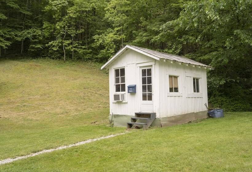 Country Road House And Berries Bed & Breakfast   Farm Stay