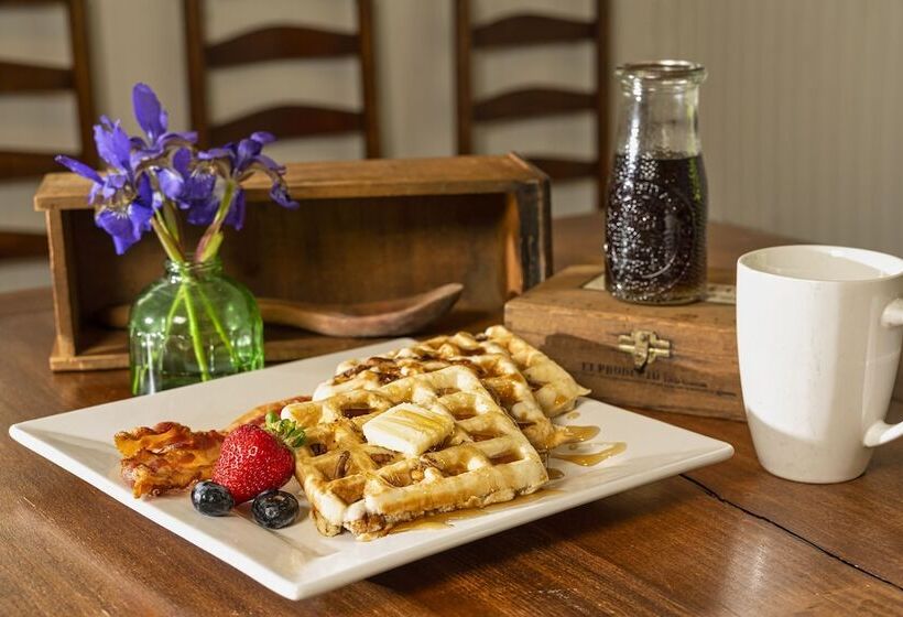 Country Road House And Berries Bed & Breakfast   Farm Stay