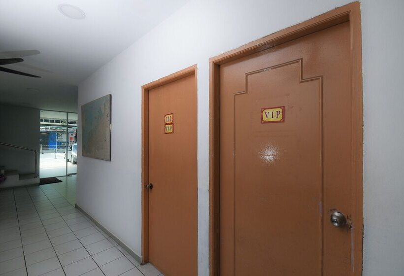 בית מלון כפרי Oyo 90089 N H Inn