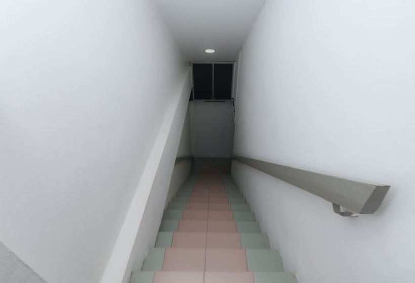 בית מלון כפרי Oyo 90089 N H Inn