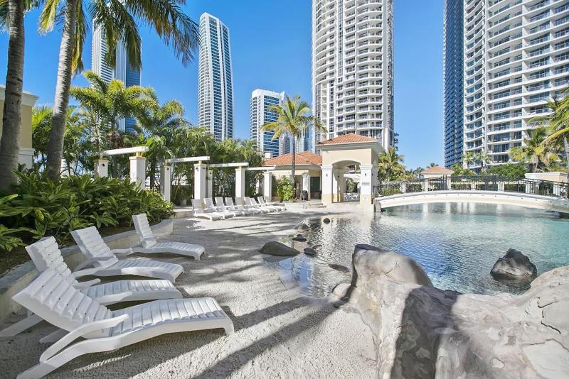 Отель Peepsleep Chevron Towers