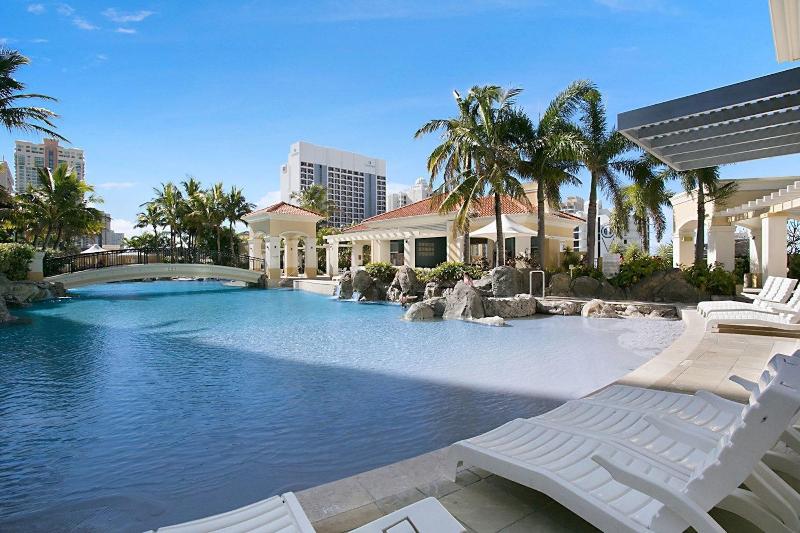 Отель Peepsleep Chevron Towers