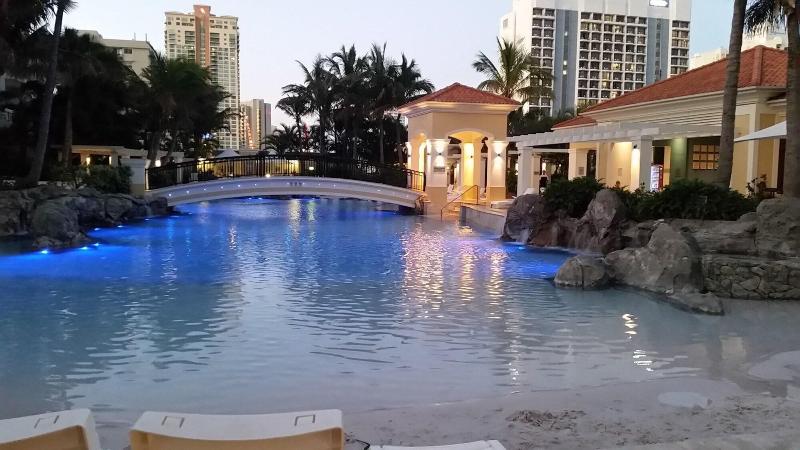 Отель Peepsleep Chevron Towers