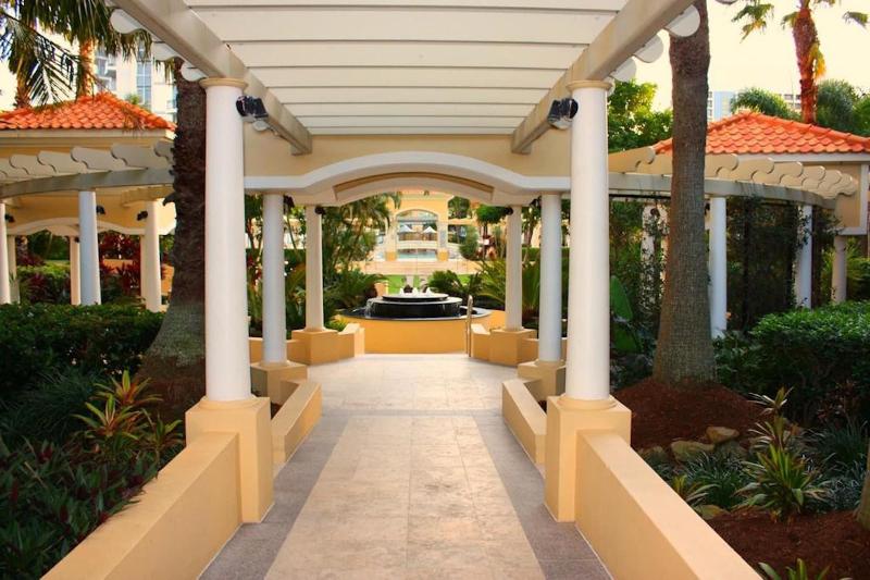 Отель Peepsleep Chevron Towers