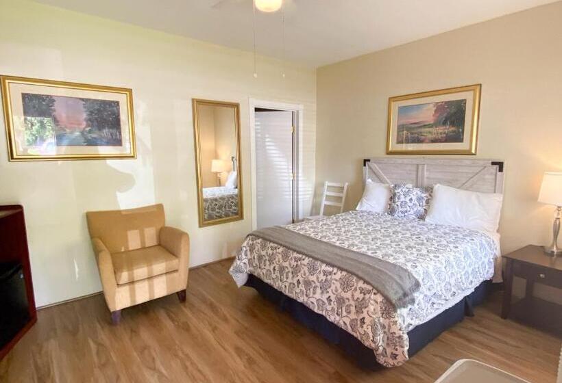 Отель The Caden