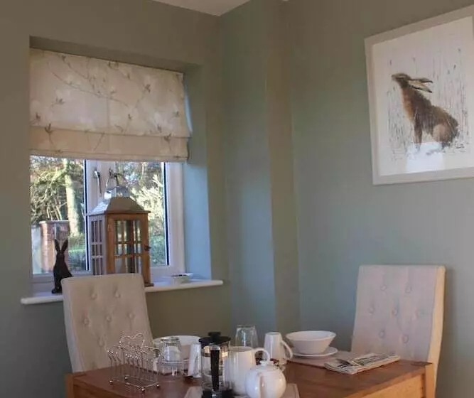 تختخواب و صبحانه The Swallows