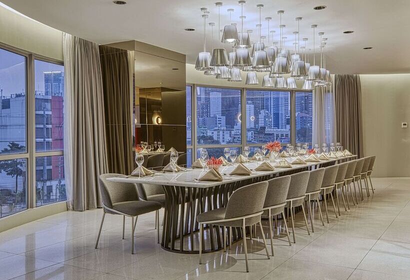Novotel Suites Manila At Acqua