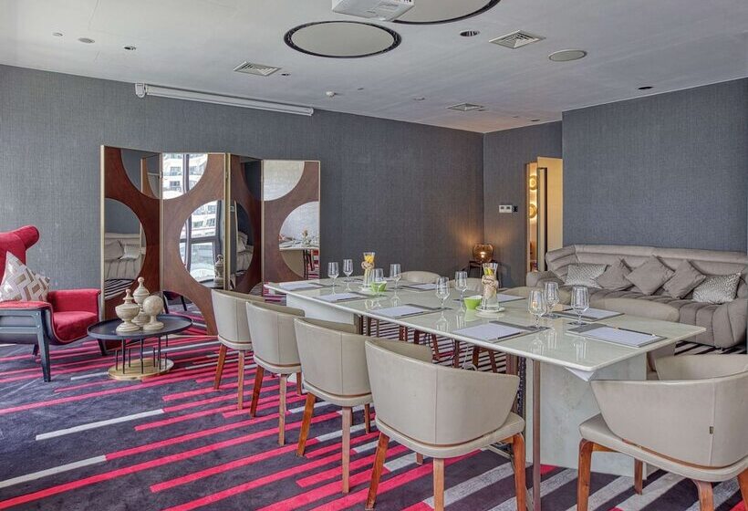 Novotel Suites Manila At Acqua