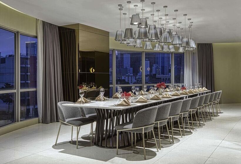 Novotel Suites Manila At Acqua