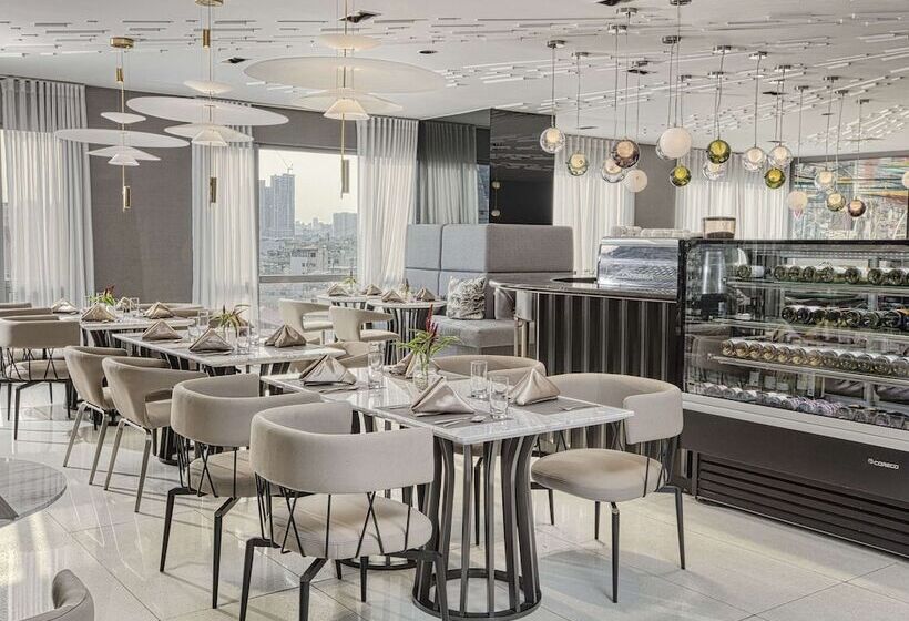 Novotel Suites Manila At Acqua