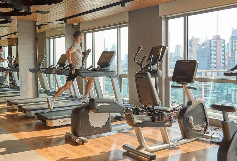 Novotel Suites Manila At Acqua