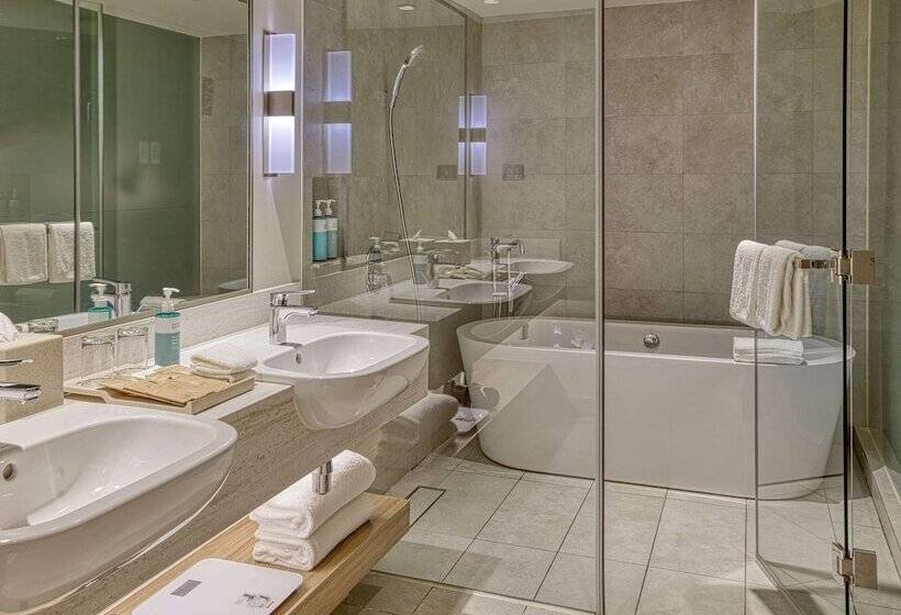 Novotel Suites Manila At Acqua