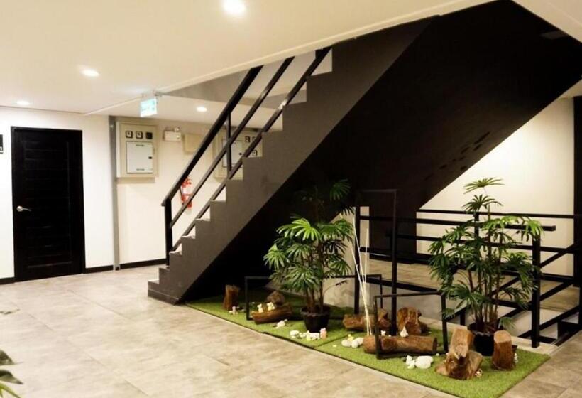 B Black Hotel Chonburi