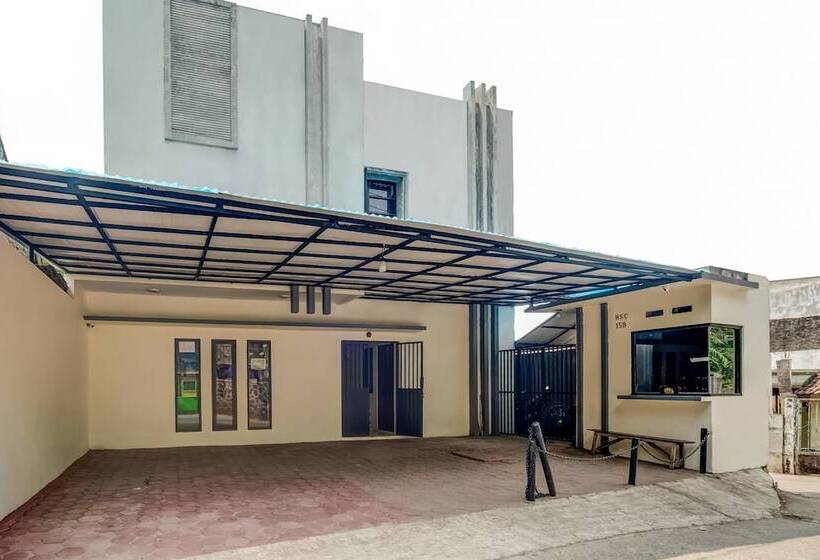 Otel Oyo 3878 Graha Hsc Syariah