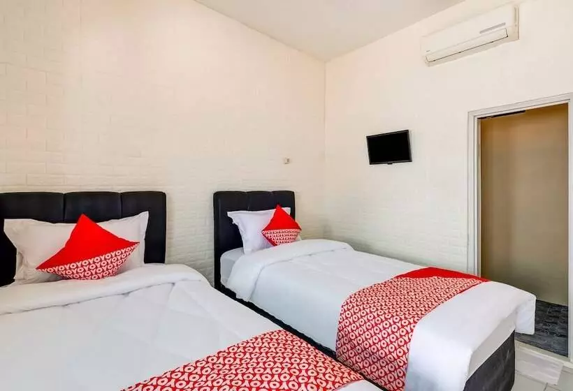 Hotelli Oyo 3878 Graha Hsc Syariah