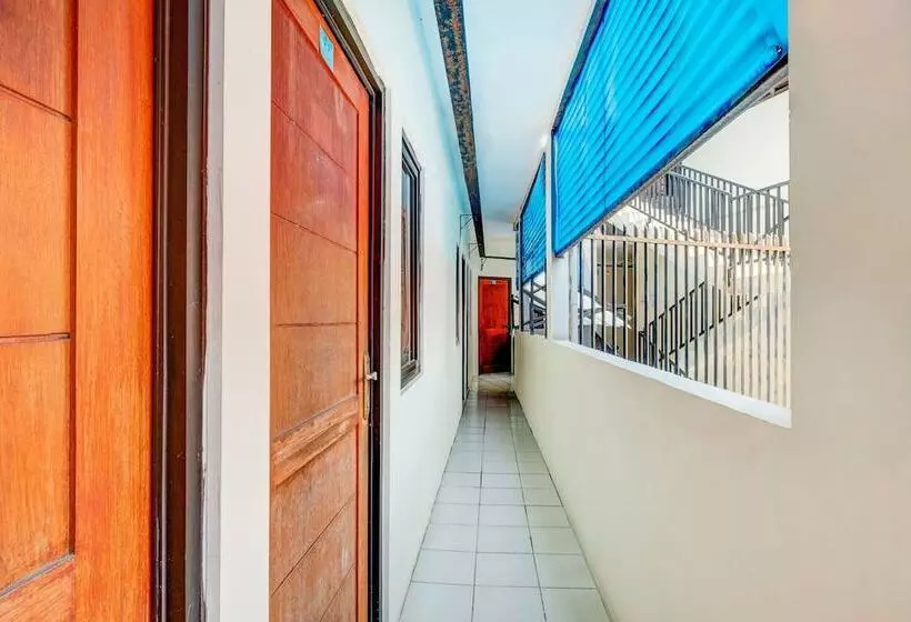 Hotelli Oyo 3878 Graha Hsc Syariah