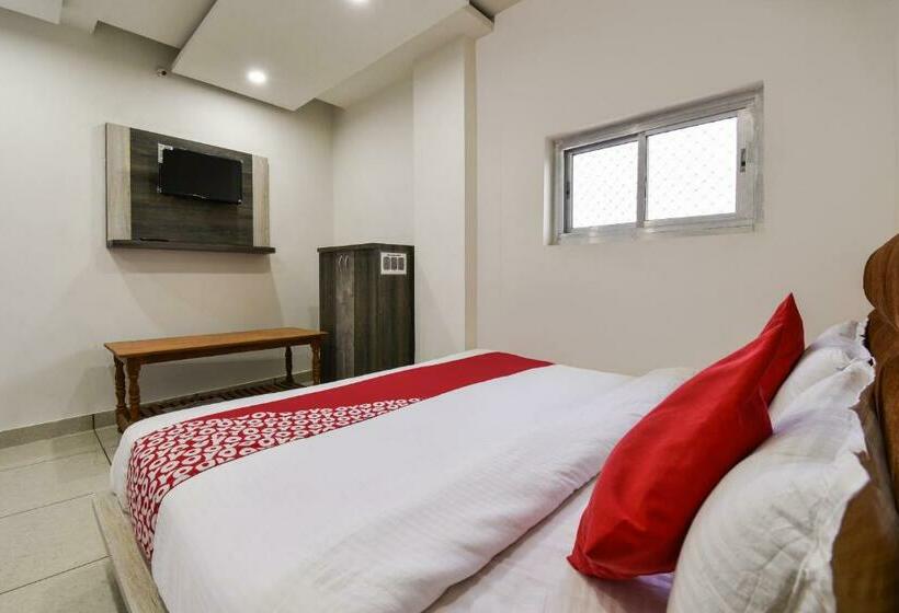 호텔 Oyo 44432 Kailash Palace