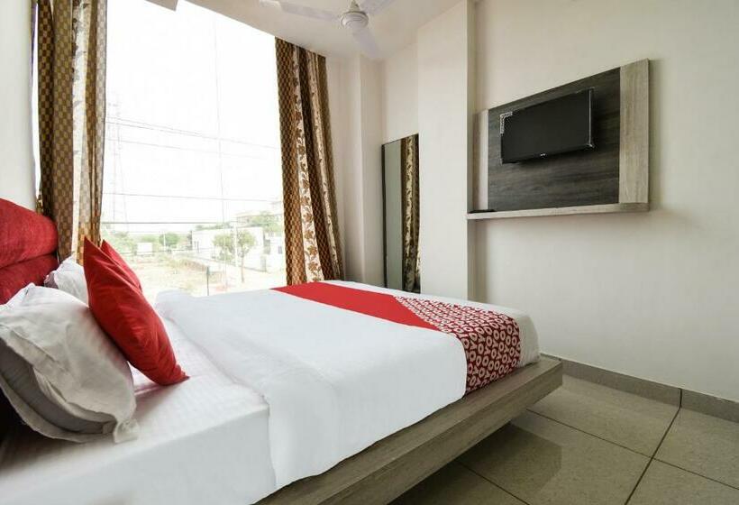 호텔 Oyo 44432 Kailash Palace