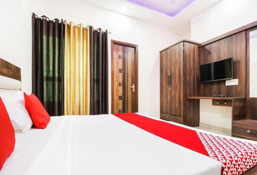 בית מלון כפרי Oyo 60638 City Guest House