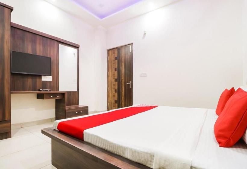 בית מלון כפרי Oyo 60638 City Guest House