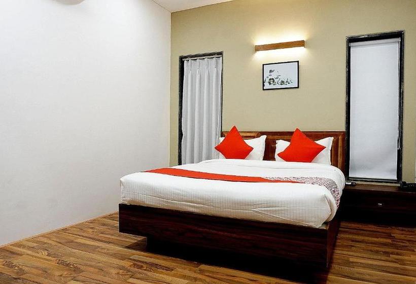 Отель Oyo 75890 Prasad Lodge