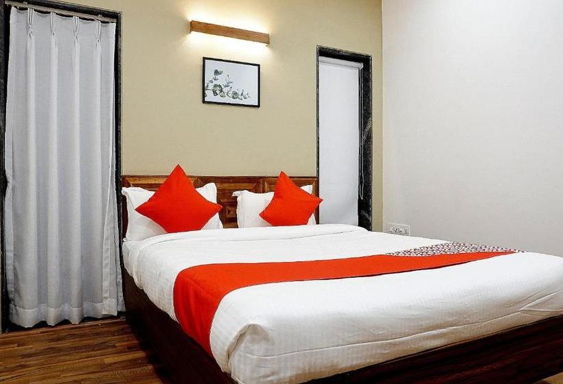 Отель Oyo 75890 Prasad Lodge