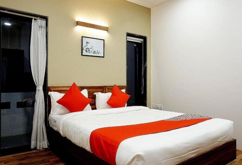 Отель Oyo 75890 Prasad Lodge