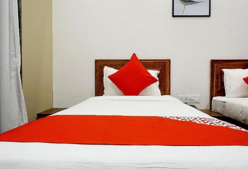 Отель Oyo 75890 Prasad Lodge