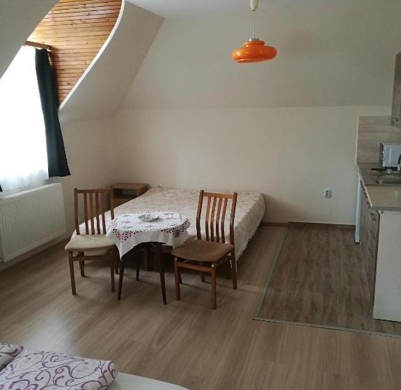 ペンション Révész Vendégház