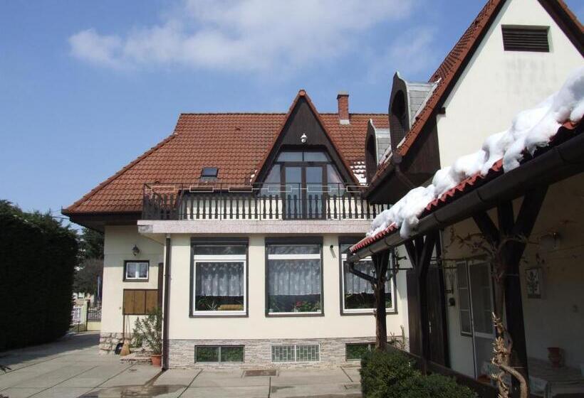 ペンション Révész Vendégház