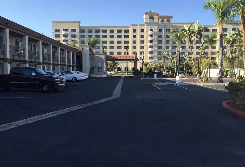ホテル Queens Inn Anaheim