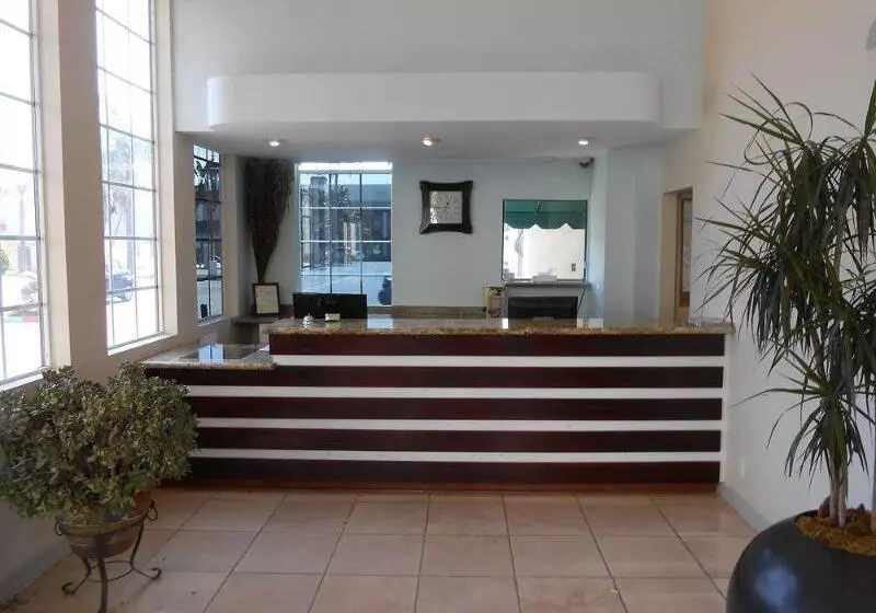 ホテル Queens Inn Anaheim