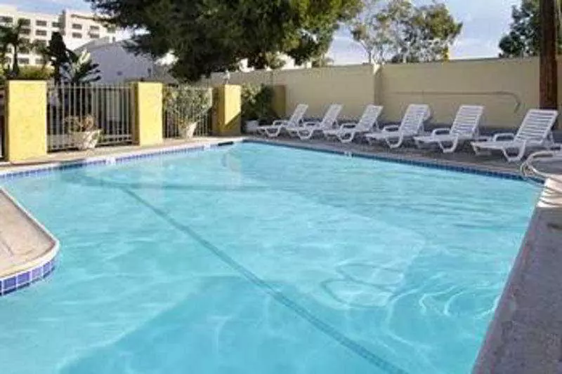 ホテル Queens Inn Anaheim