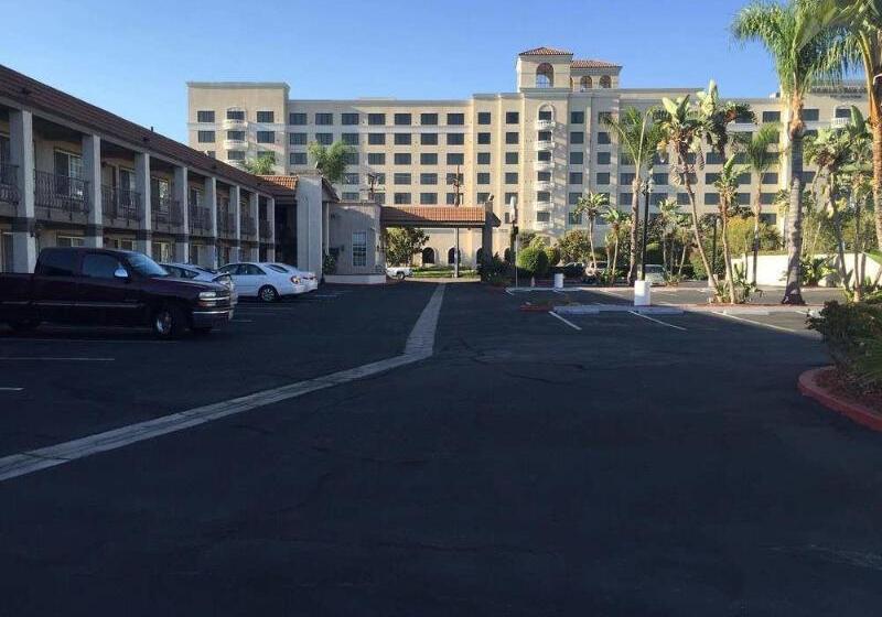 فندق Queens Inn Anaheim
