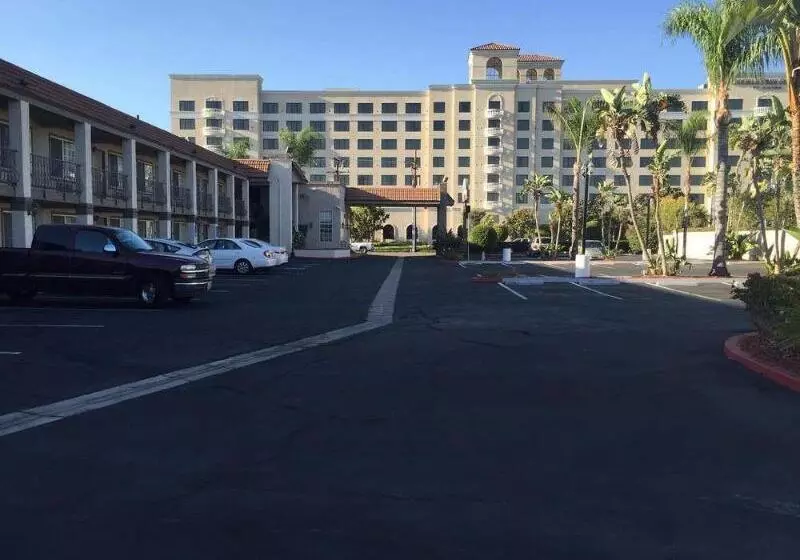 ホテル Queens Inn Anaheim