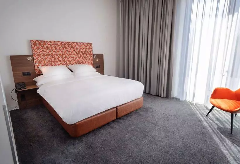 هتل Doubletree By Hilton Frankfurt Niederrad