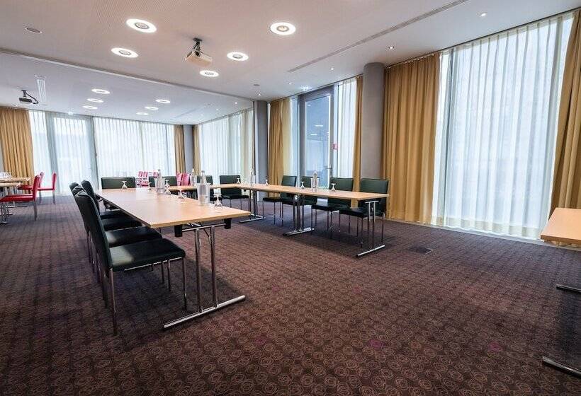 فندق Doubletree By Hilton Frankfurt Niederrad