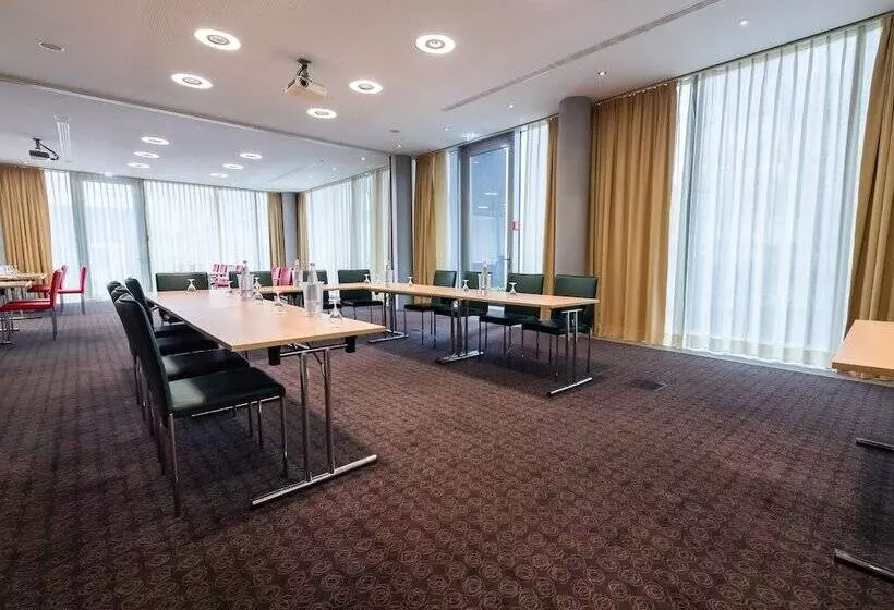 هتل Doubletree By Hilton Frankfurt Niederrad
