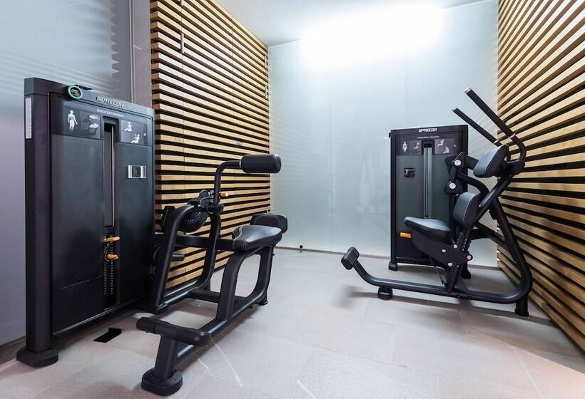 فندق Doubletree By Hilton Frankfurt Niederrad