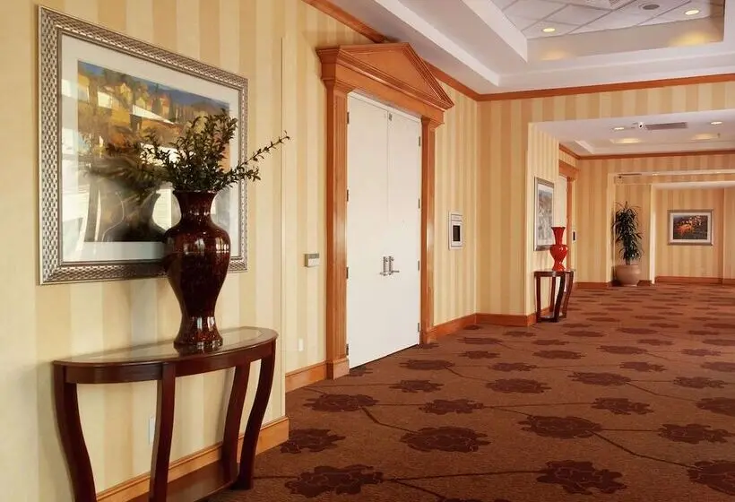 هتل Hilton Garden Inn Atlanta Airport/millenium Center