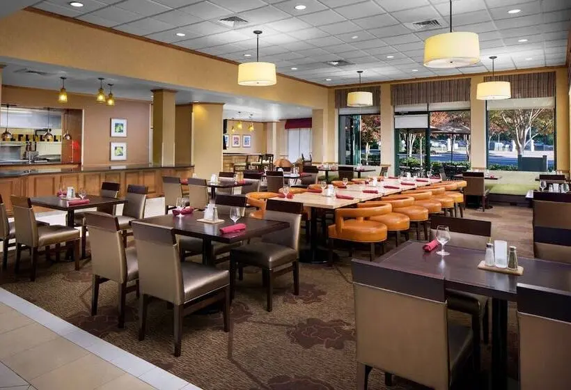 هتل Hilton Garden Inn Atlanta Airport/millenium Center
