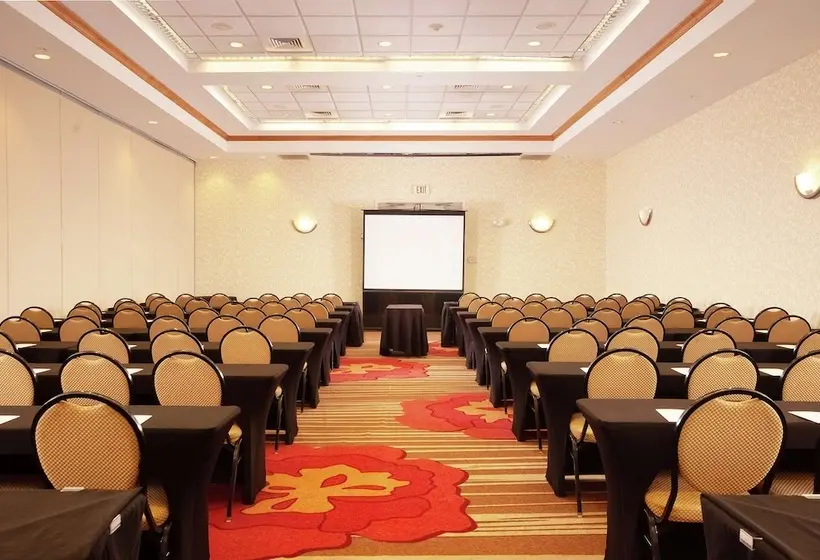 هتل Hilton Garden Inn Atlanta Airport/millenium Center