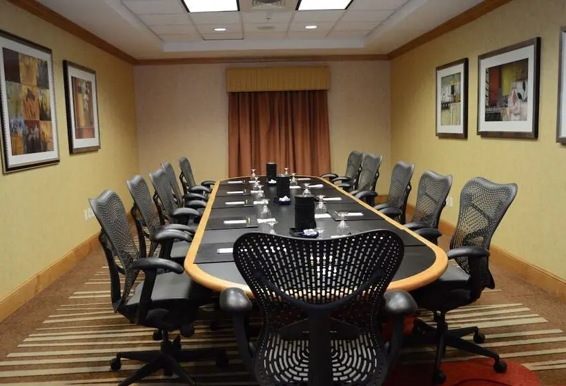 هتل Hilton Garden Inn Atlanta Airport/millenium Center
