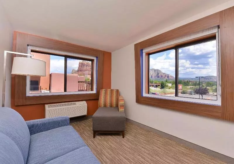 هتل Holiday Inn Express Sedona   Oak Creek, An Ihg