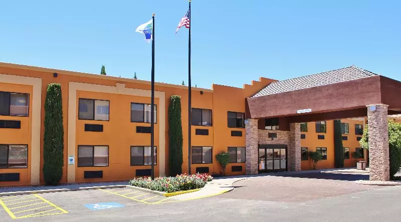 هتل Holiday Inn Express Sedona   Oak Creek, An Ihg