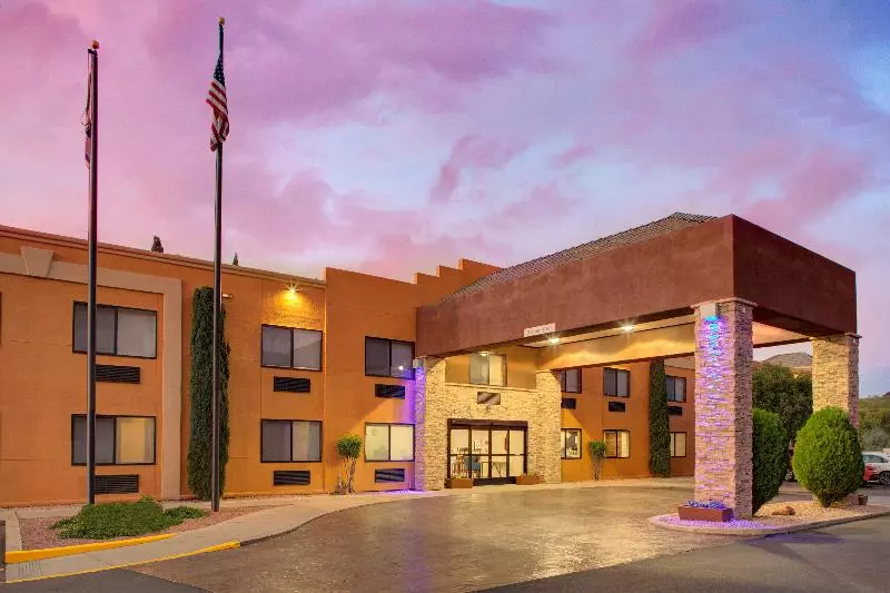 هتل Holiday Inn Express Sedona   Oak Creek, An Ihg