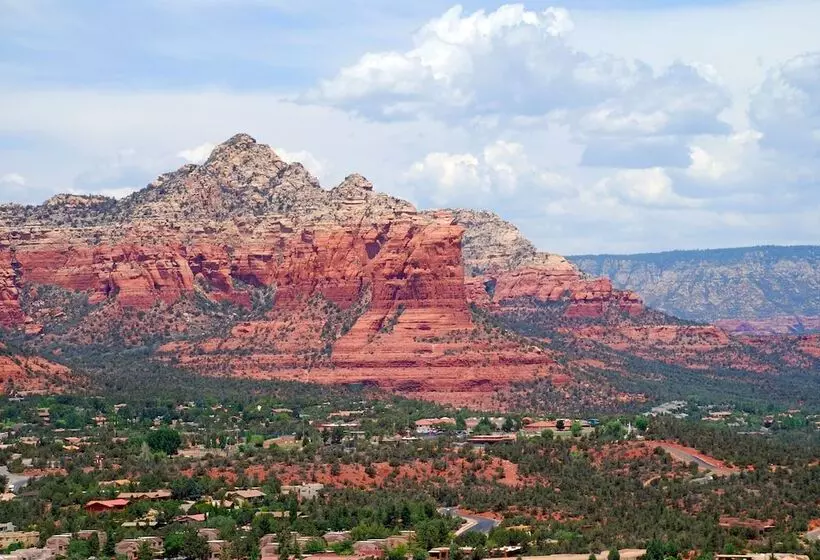 هتل Holiday Inn Express Sedona   Oak Creek, An Ihg