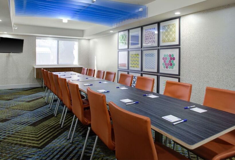 Отель Holiday Inn Express Sedona   Oak Creek, An Ihg