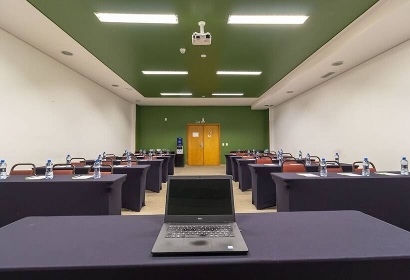 Отель Nacional Inn Curitiba Santa Felicidade